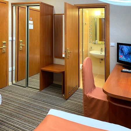 Economy Room In Hotel Eney Λβιβ Εξωτερικό φωτογραφία