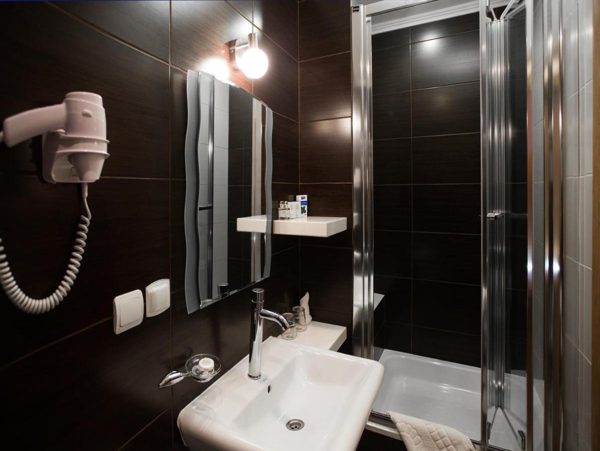 Economy Room In Hotel Eney Λβιβ Εξωτερικό φωτογραφία
